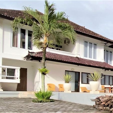 Medewi Manor Aparthotel Airsatang Exterior photo