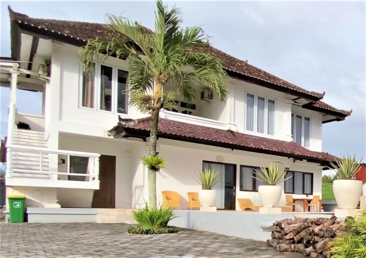 Medewi Manor Aparthotel Airsatang Exterior photo